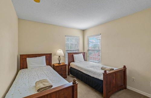 Family Ready in Gated Community Near Attractions - Foto 9