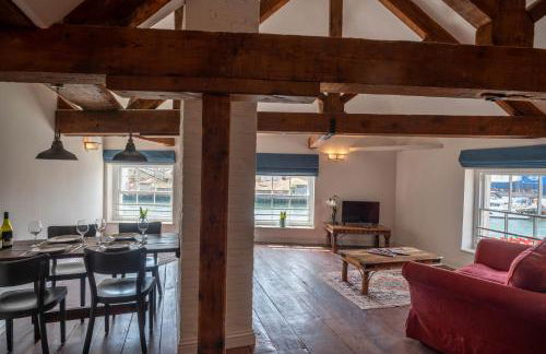 The Old Custom House - Photo 19