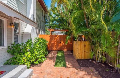 Tropical Estate w/ Guesthouse & Pool. Sleeps 8! - Foto 40