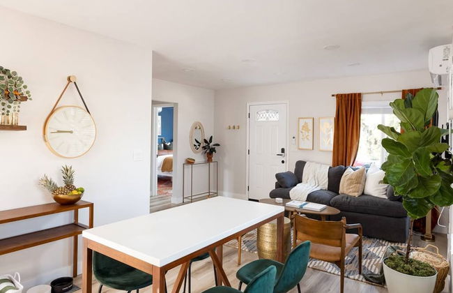 Cozy 2 BR Home With hot tub and Patio - Foto 17