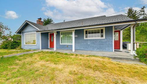 Walk to Beach Cozy Home with Deck in Smith River! - Foto 4