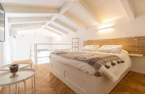 Asinelli Panoramic Rooftop, In front of the Two Towers - Photo 16