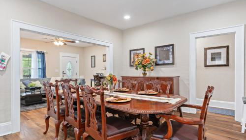 Bungalow Retreat! - Photo 5