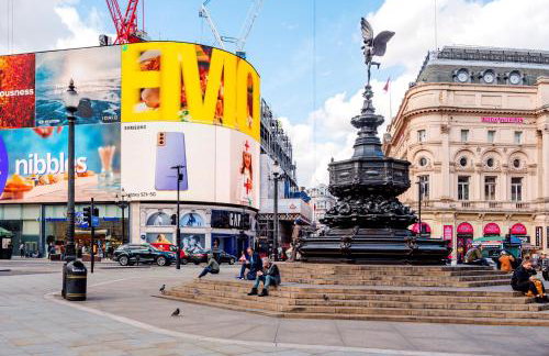 Welcome London Piccadilly Circus - Photo 18