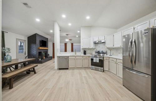 Sunny Door Escape - Entire House in Richmond TX with Cowboy Pool - Foto 17