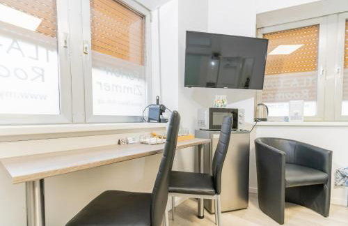 Private room #2 with King size & Single, ground floor, AC, 2min to RAB - Foto 8