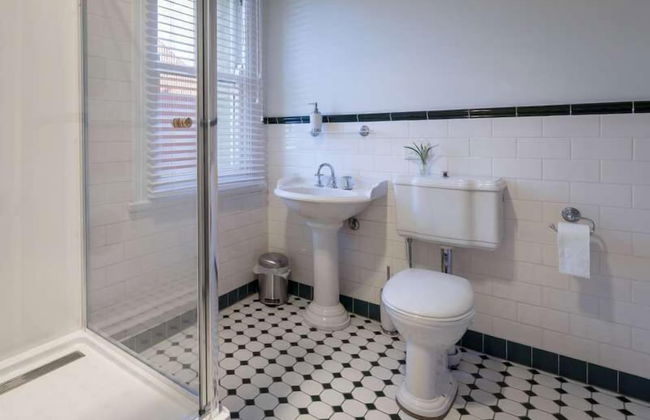 Bathurst Royal Apartments - Photo 9