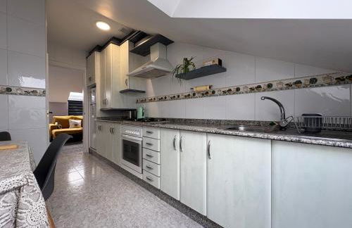 Ático luminoso con terraza - Foto 10