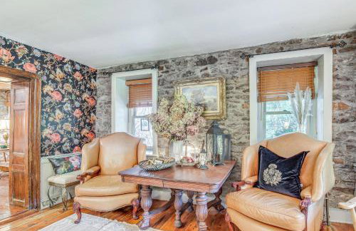 Steps to Delaware Canal Enchanting Stone Cottage! - Foto 8