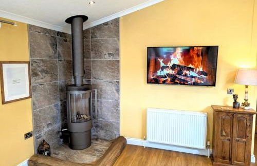 Hot Tub, Lake View, Peaceful Woodland Retreat - Photo 25