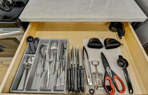 3 Min to DT - 2 Car Garage - Lux Townhome - King Bed - Foto 29