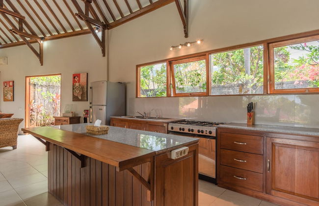 Villa Lotus Kayuputih - Foto 13