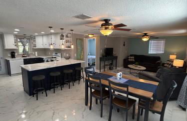 Gorgeous Seaside Seashell Cottage! - Photo 13