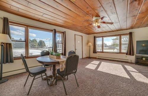 Cozy Tawas City Home with Views of Lake Huron! - Foto 8
