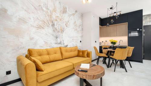 Black and Yellow Apartment in Rzeszów Close to the River with Air Conditioned Living Room by Noclegi Renters - Foto 1, stove