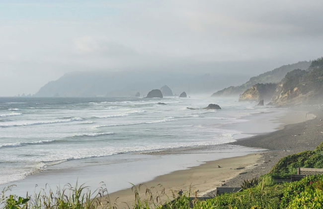 Arch Cape Escape by Avantstay Sensational Clift Top Home w/ Pacific Ocean Views - Photo 21