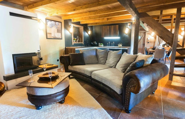 Amazing Chalet with Private Garden, Hot Tub, Sauna, Great Location by the River - Foto 9