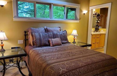 Woodshores Retreat - cozy retreat, hot tub, Lk MI - Photo 21