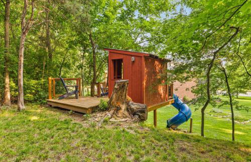 Updated and Spacious Home with Huge Yard Office and Decks - Foto 47