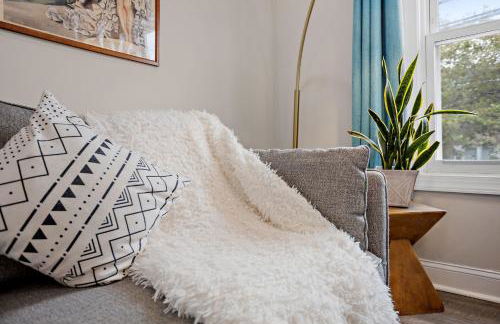 Beautifully Renovated 6BR 2BA 2 Blocks to Beach - Foto 37