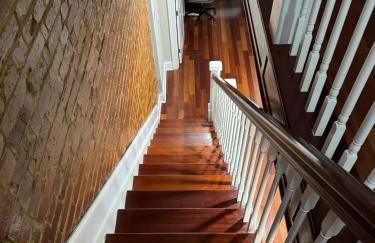 Classy Victorian Brownstone Subway Shopping - Photo 21