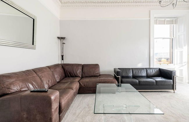 Stunning 5 Bedroom Large Apartment With Parking - Foto 25