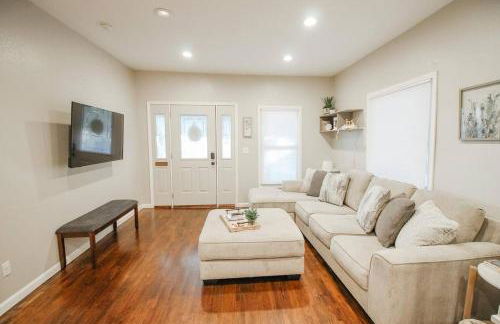 Fenced Yard and Patio W Grill plus Game Room - Foto 25