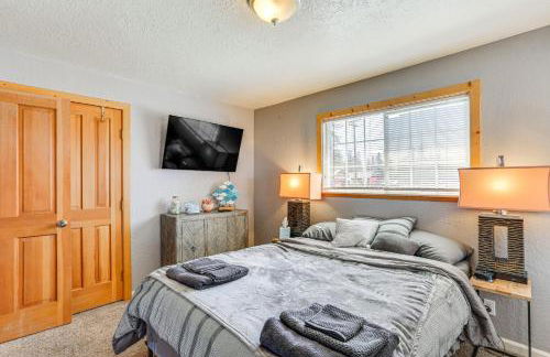 Less Than 1 Mi to Lake Almanor Home with Furnished Decks! - Foto 10