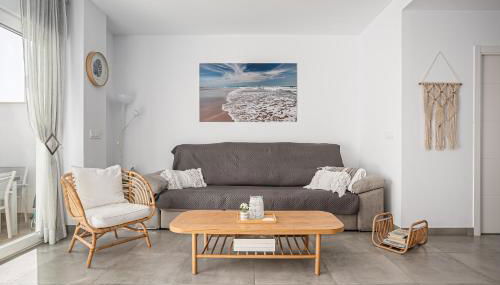 CASA LA PLAYA-CONIL Vacaciones de Lujo en Conil con Todas las Comodidades NETFLIX-HBO-DISNEY-CANALES DE FUTBOL-WIFI ALTA VELOCIDAD-SMART TV 65"-ALEXA - Foto 4