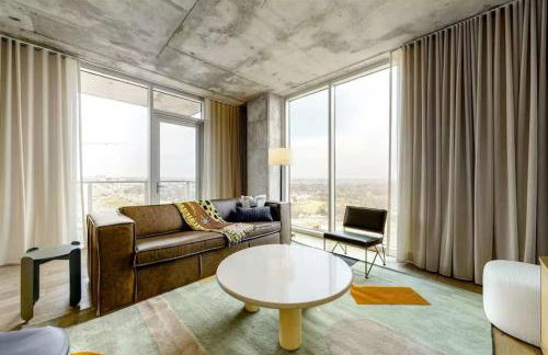 Luxe High Rise off of Rainey St - Foto 1