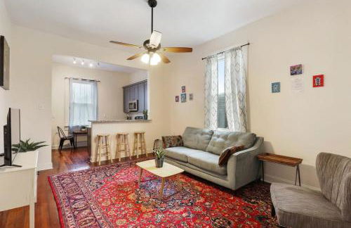 Urban 3 bedroom Local Art Filled Frenchman Oasis - Foto 2