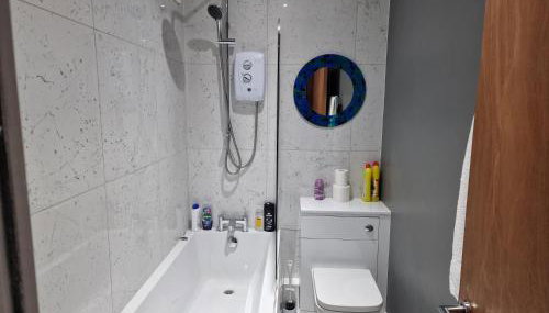 Stella Lounge Bradford West Yorkshire UK - Foto 3, Shower