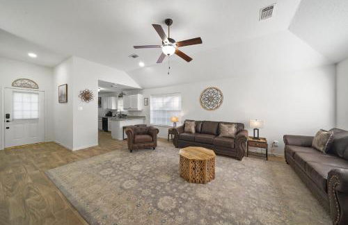 IAH Place: 4 bed, patio-sleeps 8+ - Foto 5