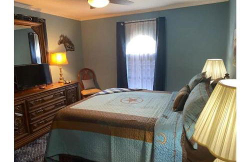 StockYards! Walk 3 Blocks-Ranch House sleeps 8 - Foto 21