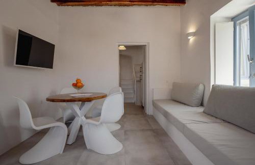 Traditional White House - Photo 17