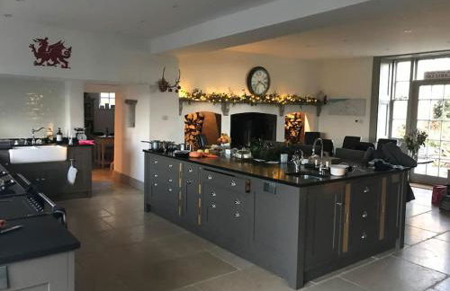 Georgian Country House -Panoramic Views -Sleeps 12 - Photo 35