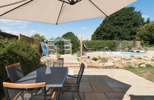 Artist's Hawkhurst Home with Heated Pool & Sauna - Foto 45