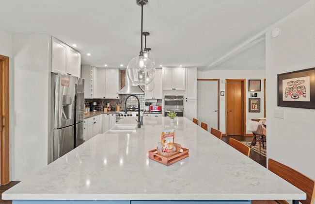 Waterside Haven by Avantstay Lakefront, Hot Tub, Game Room, Fire Pit - Photo 18