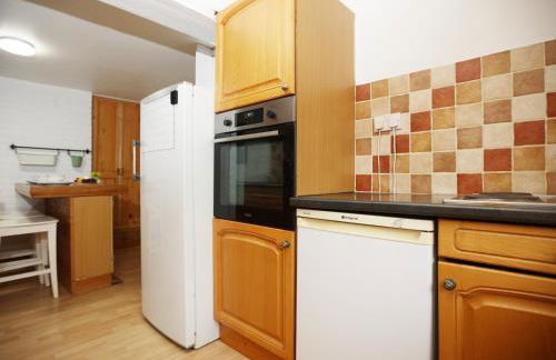 Mount Rd By N And N Stays Contractor Friendly 4 Bed House With Large Driveway, Bath - Photo 11