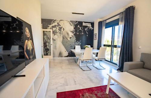 Hello Cosmo - Photo 10