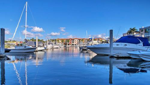 Relaxing Waterfront 2-Story Retreat with Pool Access - Foto 2
