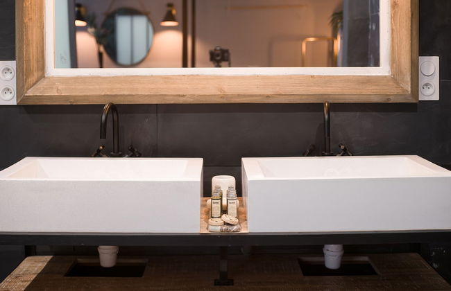 The Royal Elysée Suite - Photo 26