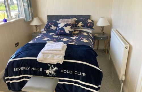 Fabulous detached lodge with hot tub two nights minimum stay - Foto 9