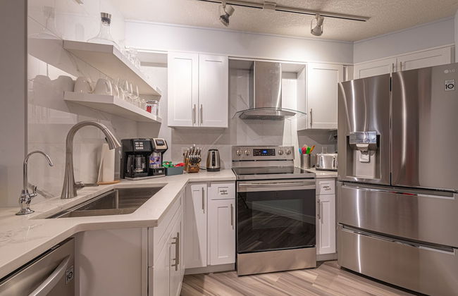 One Bedroom Suite with BBQ & huge Patio - Foto 5