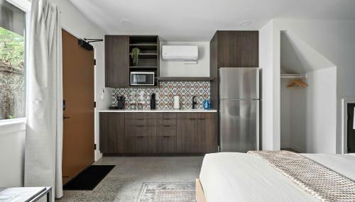 Adelynn Studio - Spanish Style in Hip Kerns - Photo 3