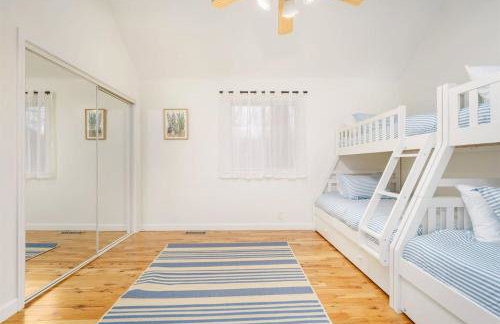 Peaceful Forested 5 Bdrm Near Lake sleeps up to 16 - Photo 15