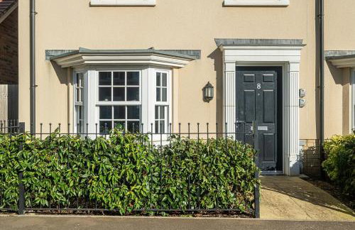 Our latest stunning property by Our Home Short Stays free parking super fast WiFi large back garden and crisp hotel white linen - Foto 22