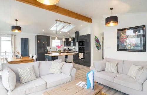 Mordros Lodge - Photo 2