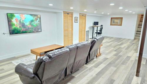 Modern 4BR Near Six Flags & Naval Base - Foto 3, Game Room