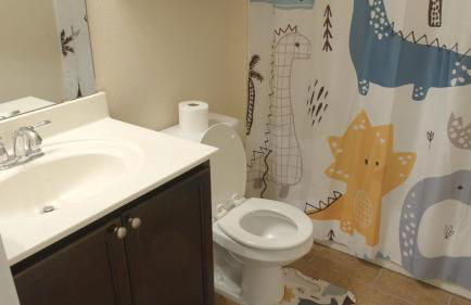 Stylish 3 Bedroom retreat near Downtown and Outlet - Foto 19